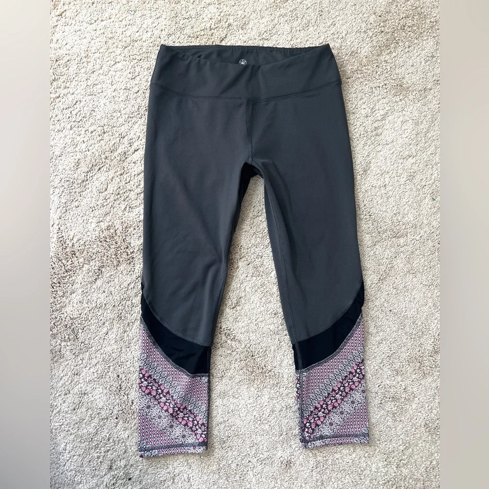 GAIAM Capri Activewear Leggings Size M Medium Gray Capri Capris Yoga Womens Gym